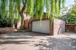 Photo 17- click for photo gallery